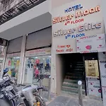 Oyo 76486 Silver Moon