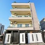 Vaccinated Staff - Oyo 22055 Dadar Residency