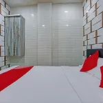 Oyo 82580 Taj Residency Lodging And Boarding