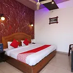 Oyo 77137 Hotle Castle Hotel
