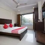 Oyo 23478 Kamran Residency Hotel