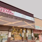 Oyo 76180 Hotel Meriton