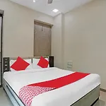 Hotel Oyo Flagship 83475 Starlight 3*