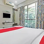 Oyo Flagship 83475 Starlight Hotel Mumbai