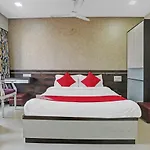 Oyo Flagship 83475 Starlight 3*