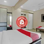 Oyo Flagship 83475 Starlight Hotel 3*