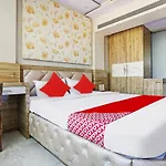 Hotel Oyo 85290 Milona Service 3*