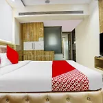 Oyo 85290 Milona Service Hotel 3*