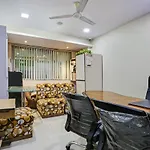 Hotel Oyo 85290 Milona Service 3*