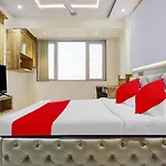 Hotel Oyo 85290 Milona Service 3*