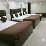 Qamar Hotel 2*