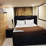 Qamar 2* Mumbai