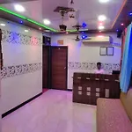 Madhu Palace Lodging