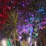 Seaview Bandra W Nr Taj Indian Women Only Homestay *