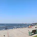 Seaview Bandra W Nr Taj Indian Women Only Homestay *