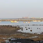 Homestay Seaview Bandra W Nr Taj Indian Women Only