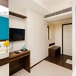 Hotel Aura - Near Malad Link Road