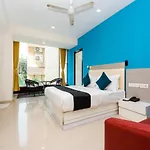 Hotel Aura - Near Malad Link Road