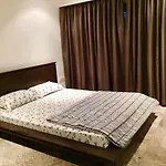 Private Room In 3Bhk Santacruz West With Breakfast & Caretacker