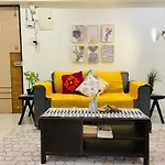Marina 203, Nl Road, Bandra West By Connekt Homes Apartment Mumbai