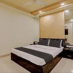Collection O 81533 Hotel Galaxy Shelter