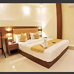 Emerald Near T2 International Airport Hotel 3*