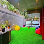Rostel Live Hostel *