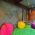 Rostel Live Hostel *