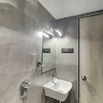 Hotel Luxury Embrace Inn Near Exhibition Center