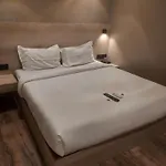 Hotel Luxury Embrace Inn Near Exhibition Center