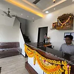 Sapna & Boarding Hotel