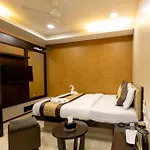 The Majlis - Colaba Hotel