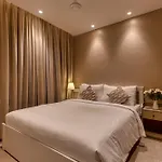 Entire One Bedroom Apartment - Hiranandani Gardens, Mumbai Powai
