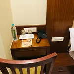 Glitz 7even Hills- Nr International Airport T2 Guest house Mumbai