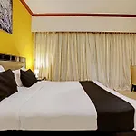 Capital O 44162 Royal Palms Hotel - Rose Collection