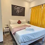 Apartment Lite - Parle East Mumbai