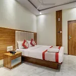 A K Hotel 3*