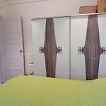 Lovely 1 Bedroom Rental Unit In Mumbai, Carter Road