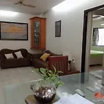 Lovely 1 Bedroom Rental Unit In Mumbai, Carter Road