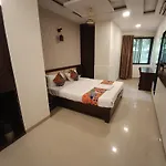 The Adore Palace - Near Airport & Visa Consultant Guest house Mumbai