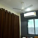 Vogue Cabin Stay Near Nesco Bombay Exhibition Centre