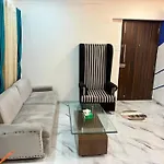 Cozy 1Bhk With City View In Bandra West 401