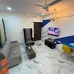 Cozy 1Bhk With City View In Bandra West 401