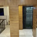 Rk Hotel-Near Grant Road Railway Station