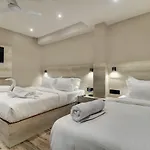 Hotel Luxury Embrace Inn Near Exhibition Center