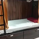 Hotel Golden View Near Masjid Bander Station 2*