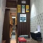 Hotel Golden View Near Masjid Bander Station 2*