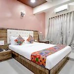 Hotel Fabexpress Sarah Gold - Nr Nesco Exhibition Center 3*