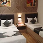 Guest house Glitz Riza - Nr Nesco Exhibition Centre Goregaon