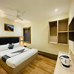 Glitz Riza - Nr Nesco Exhibition Centre Goregaon Guest house